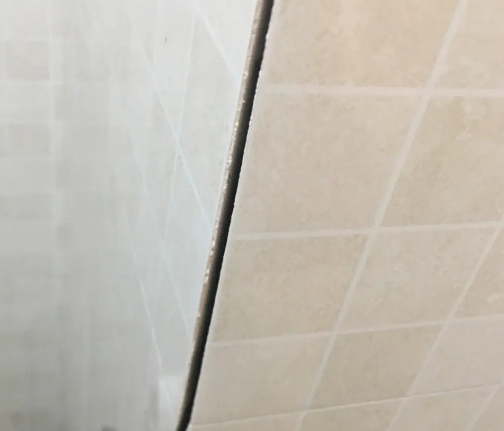 洪江瓷砖空鼓维修公司分享阳台瓷砖脱落的修复过程可以分为以下几个步骤